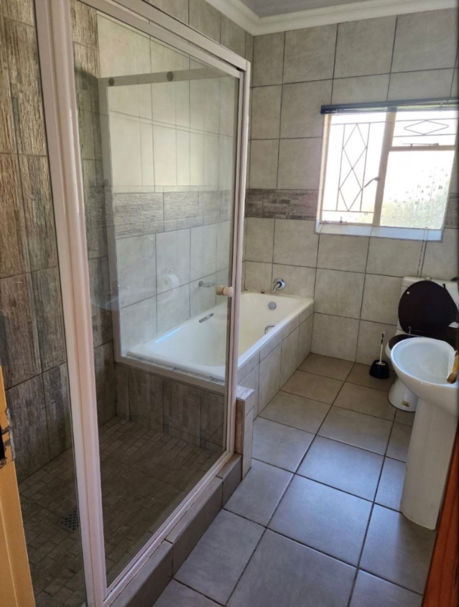 4 Bedroom Property for Sale in Flamwood North West